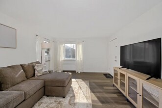 3910 E Gatewood Ln in Silverton, OH - Foto de edificio - Building Photo