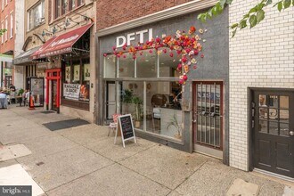 2032 Chestnut St in Philadelphia, PA - Building Photo - Building Photo