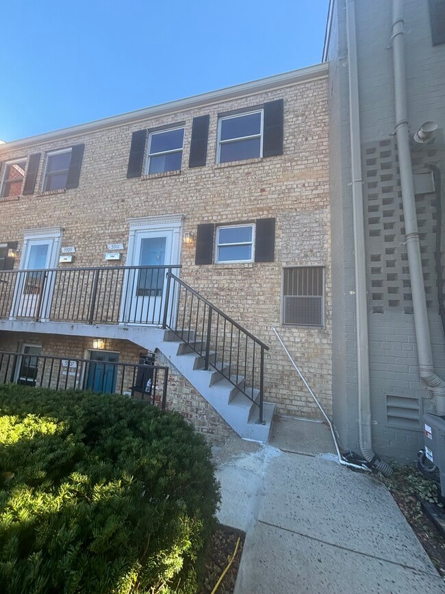 5911 Mayflower Ct, Unit 5911 Mayflower Court in Alexandria, VA - Foto de edificio - Building Photo