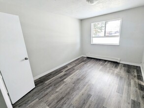 84 Country Hill Dr in Kitchener, ON - Building Photo - Building Photo