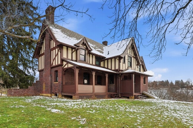 1 Fox Hill Dr in Sewickley, PA - Building Photo - Building Photo