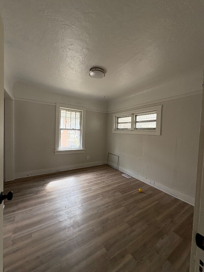 1210 Orchard St in Hutchinson, KS - Building Photo - Building Photo