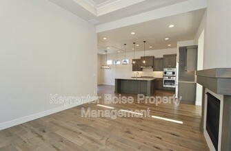 6234 N Bernacchi Ln in Meridian, ID - Foto de edificio - Building Photo