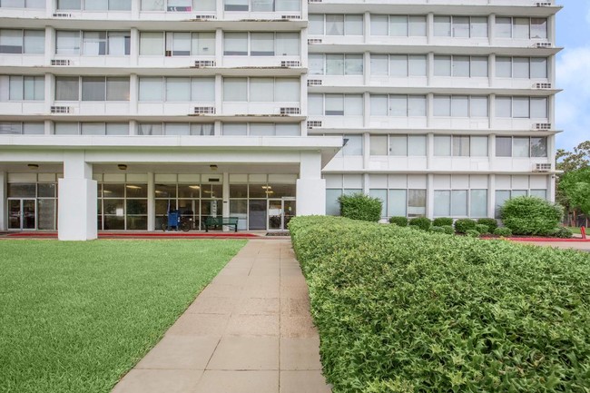 Canaan Towers in Shreveport, LA - Building Photo - Building Photo