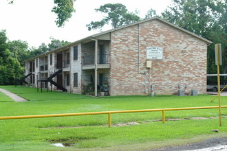 Concord Place Apartments in Beaumont, TX - Foto de edificio - Building Photo