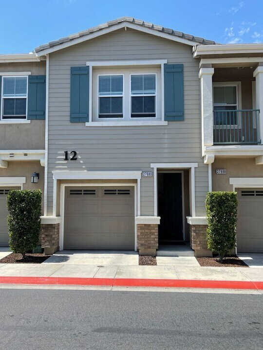 27880 Avenida Avila in Temecula, CA - Building Photo