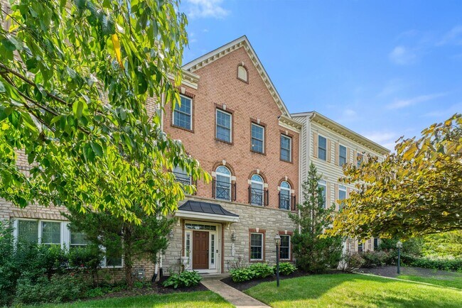 property at 42524 Rowderbury Square