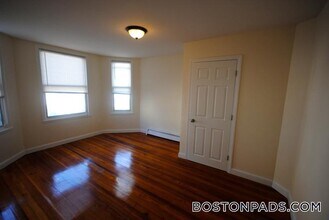 299 Lexington St, Unit 3 in Boston, MA - Foto de edificio - Building Photo