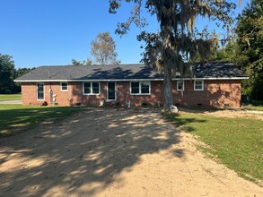 1537 Huggins Shortcut Rd in Galivants Ferry, SC - Building Photo - Building Photo