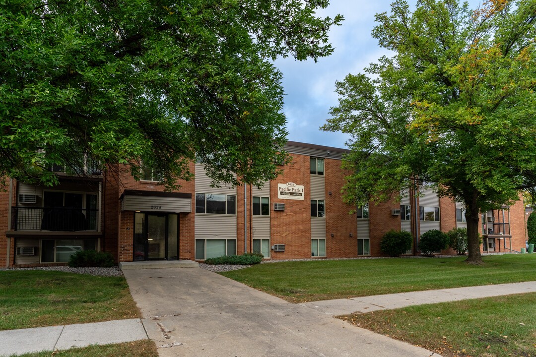 Pacific Park I in Fargo, ND - Building Photo