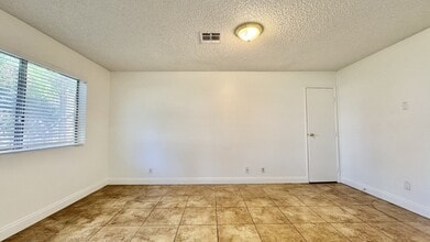 5151 W Pioneer Ave in Las Vegas, NV - Building Photo - Building Photo