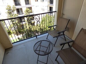 2429 WATERMARKE Pl, Unit na in Irvine, CA - Foto de edificio - Building Photo