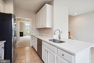 5186 Fiery Dawn Ct in Centreville, VA - Building Photo - Building Photo
