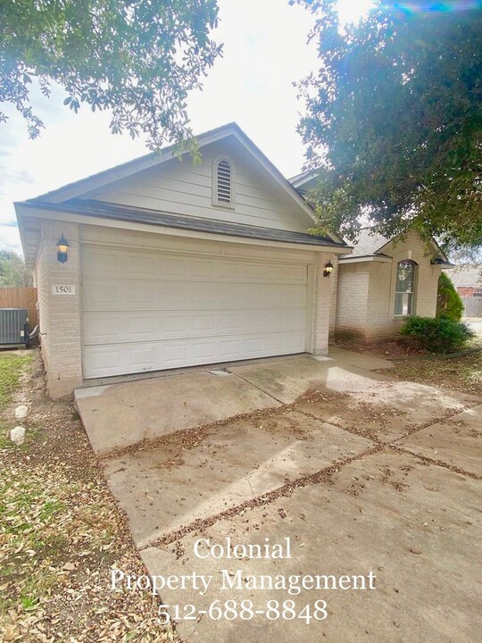 1501 Darjeeling Dr in Pflugerville, TX - Building Photo
