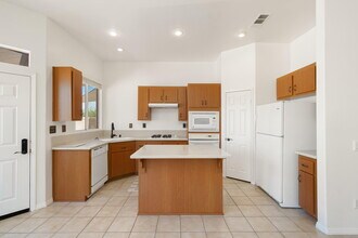 45160 Debbie Dr in La Quinta, CA - Building Photo - Building Photo