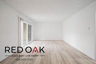 2050 Rodney Dr in Los Angeles, CA - Building Photo - Building Photo