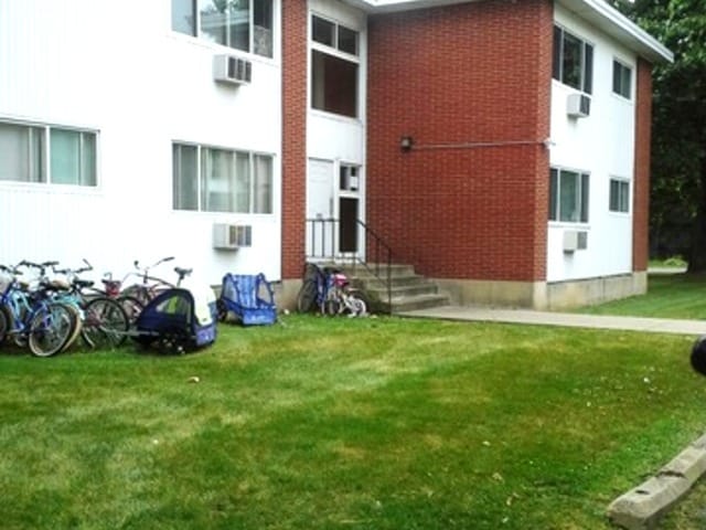 205 Marian Pkwy, Unit 1C