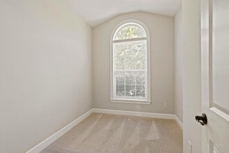 6260 NW Trowbridge Dr in Portland, OR - Building Photo - Building Photo