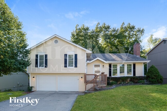 property at 8705 N Wayland Ave