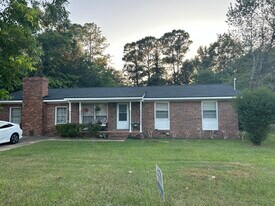 421 Charles Dr in Fort Valley, GA - Building Photo
