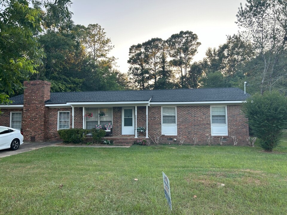 421 Charles Dr in Fort Valley, GA - Building Photo