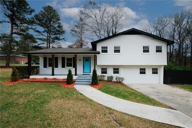 property at 1616 W Kellogg Cir