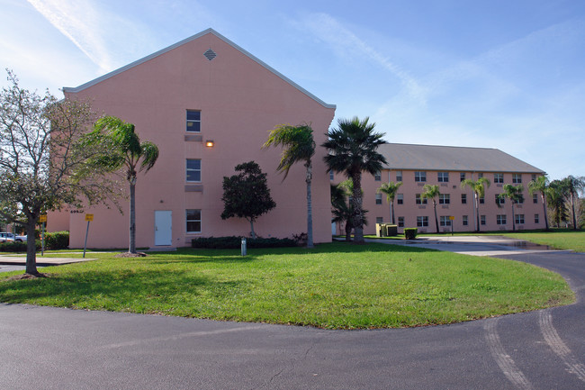 The Courtney in Palmetto, FL - Building Photo - Building Photo