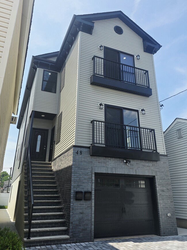 48 Evergreen St, Unit 2