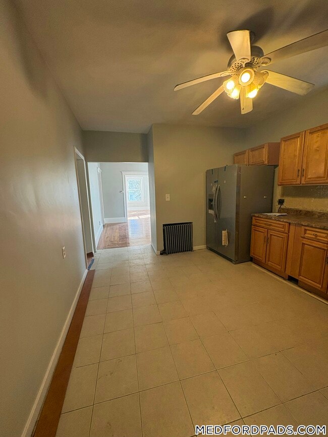 156 Middlesex Ave, Unit B in Medford, MA - Foto de edificio - Building Photo