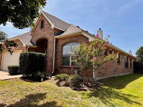 2824 Coyote Trail in Little Elm, TX - Foto de edificio - Building Photo