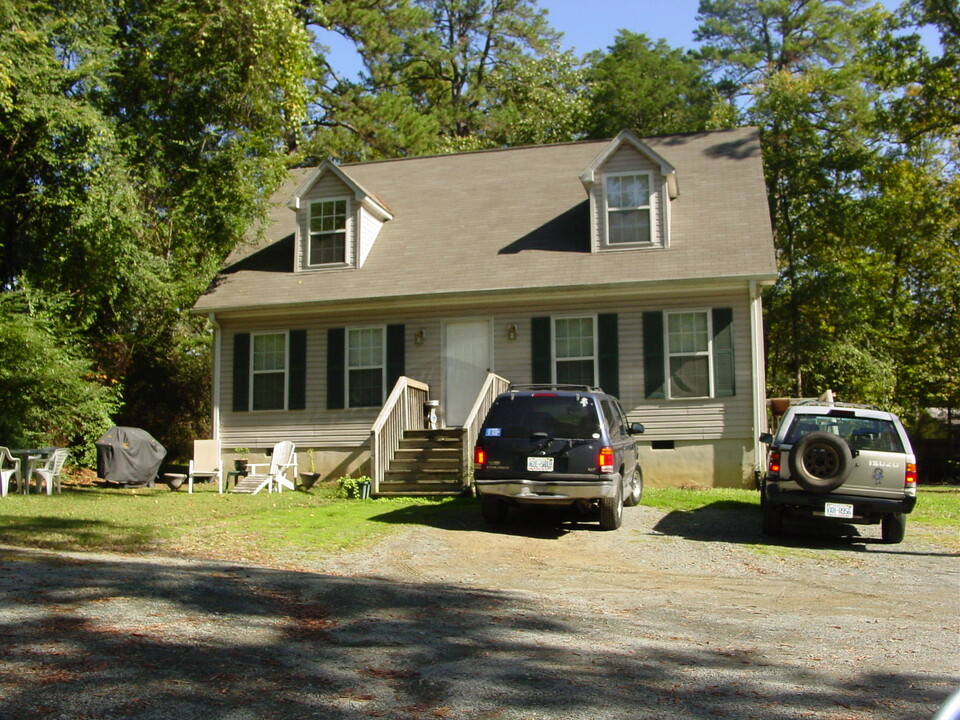 106 Pine St in Carrboro, NC - Building Photo