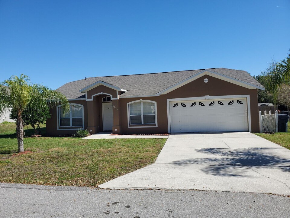 8039 Ridgeglen Cir E in Lakeland, FL - Building Photo