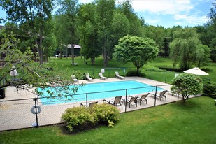 Chestnut Hills Apartments in Kalamazoo, MI - Building Photo