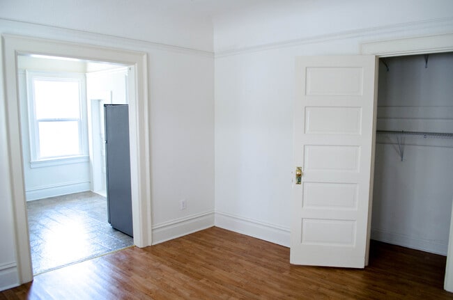 836 S Burlington Ave, Unit 4 in Los Angeles, CA - Foto de edificio - Building Photo