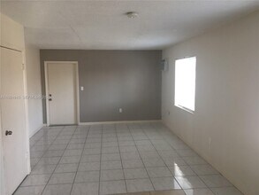 960 Biarritz Dr in Miami Beach, FL - Building Photo - Building Photo