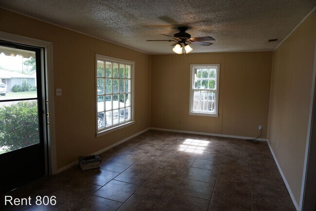 2819 38th St in Lubbock, TX - Foto de edificio - Building Photo