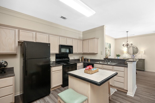 The Westbury in Memphis, TN - Building Photo - Building Photo