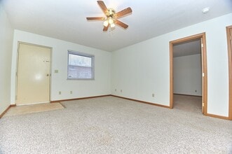 Pineview Apartments - Morgantown, WV in Morgantown, WV - Building Photo - Building Photo