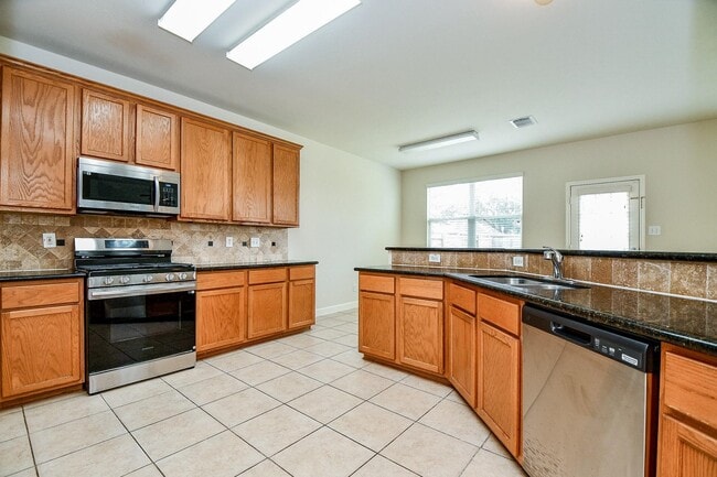2707 Silk Tree Ln