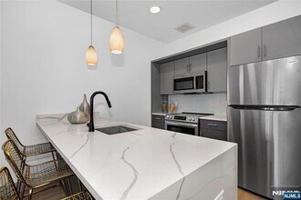 1435 10th St in Fort Lee, NJ - Building Photo - Building Photo