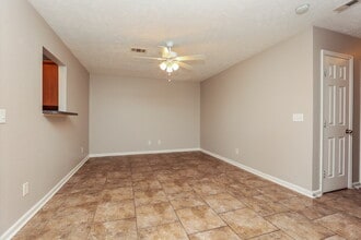 606 Nixon Way in La Vergne, TN - Building Photo - Building Photo