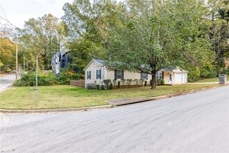 427 3rd Ave in Decatur, GA - Foto de edificio - Building Photo