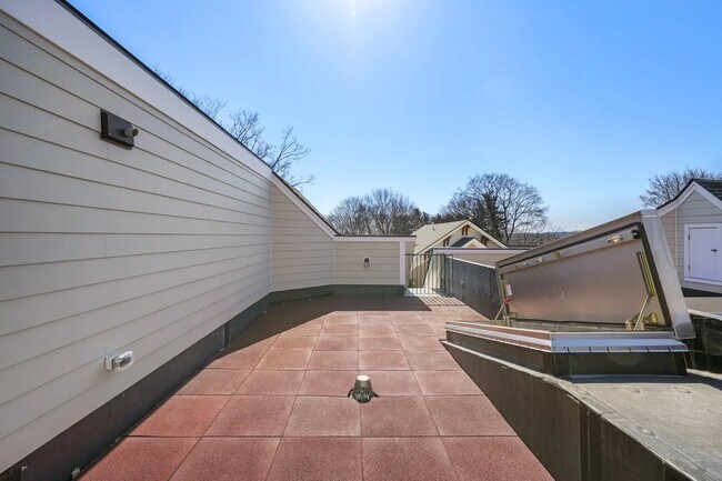 147 Grampian Way in Boston, MA - Foto de edificio - Building Photo