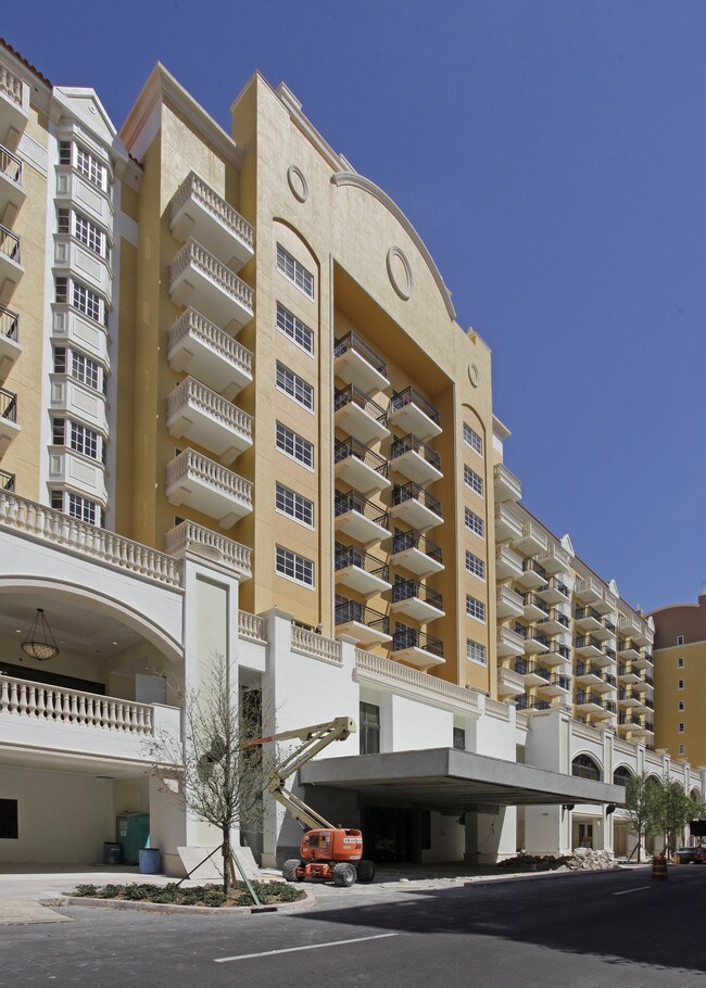 The Palace at Coral Gables in Coral Gables, FL - Foto de edificio - Building Photo