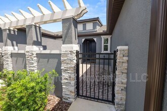 217 Villa Luna Ln in Lutz, FL - Building Photo - Building Photo