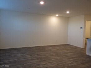 9428 Emerald Mesa St in Las Vegas, NV - Building Photo - Building Photo