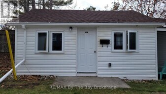280 River Rd E in Wasaga Beach, ON - Building Photo