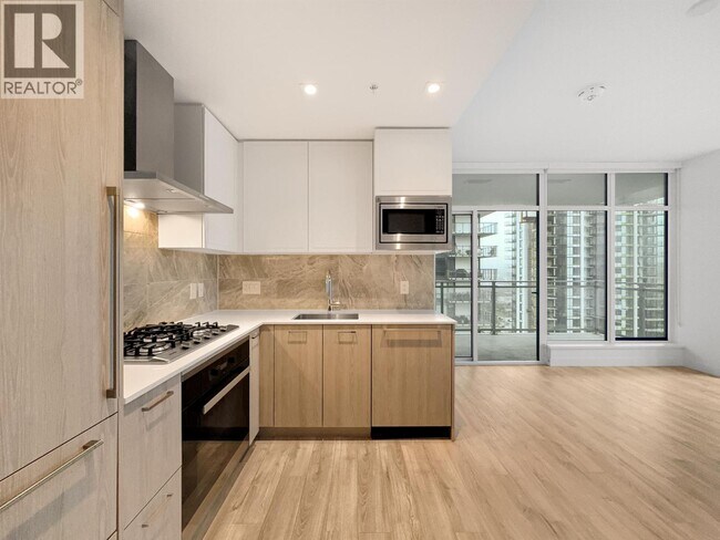 2288 Alpha Ave in Burnaby, BC - Building Photo - Building Photo