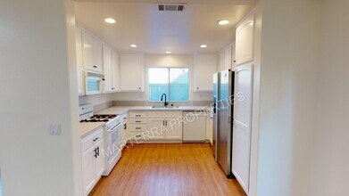431 W Bay St in Costa Mesa, CA - Building Photo - Building Photo