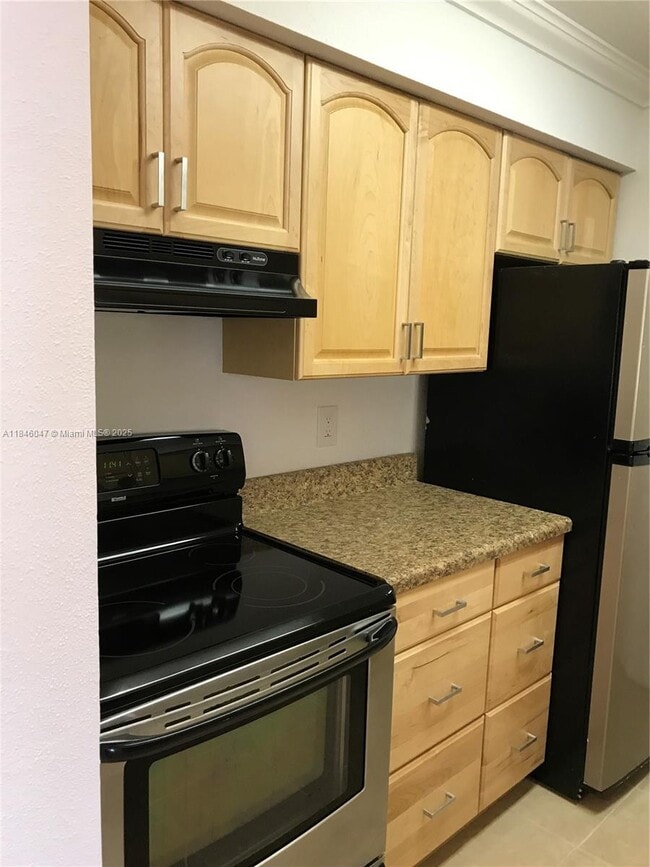property at 733 Riverside Dr